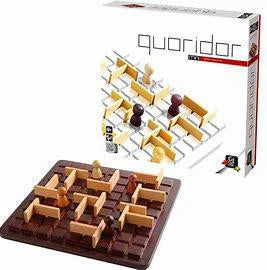 Quoridor Mini game with pawns, walls, and box displaying the abstract strategy setup and logo.