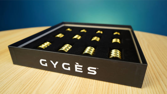 Gygѐs black box containing 12 gold rings.