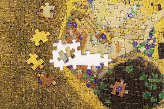 The Puzzle - Gustav Klimt - Kiss, partially completed with yellow and purple accents visible.