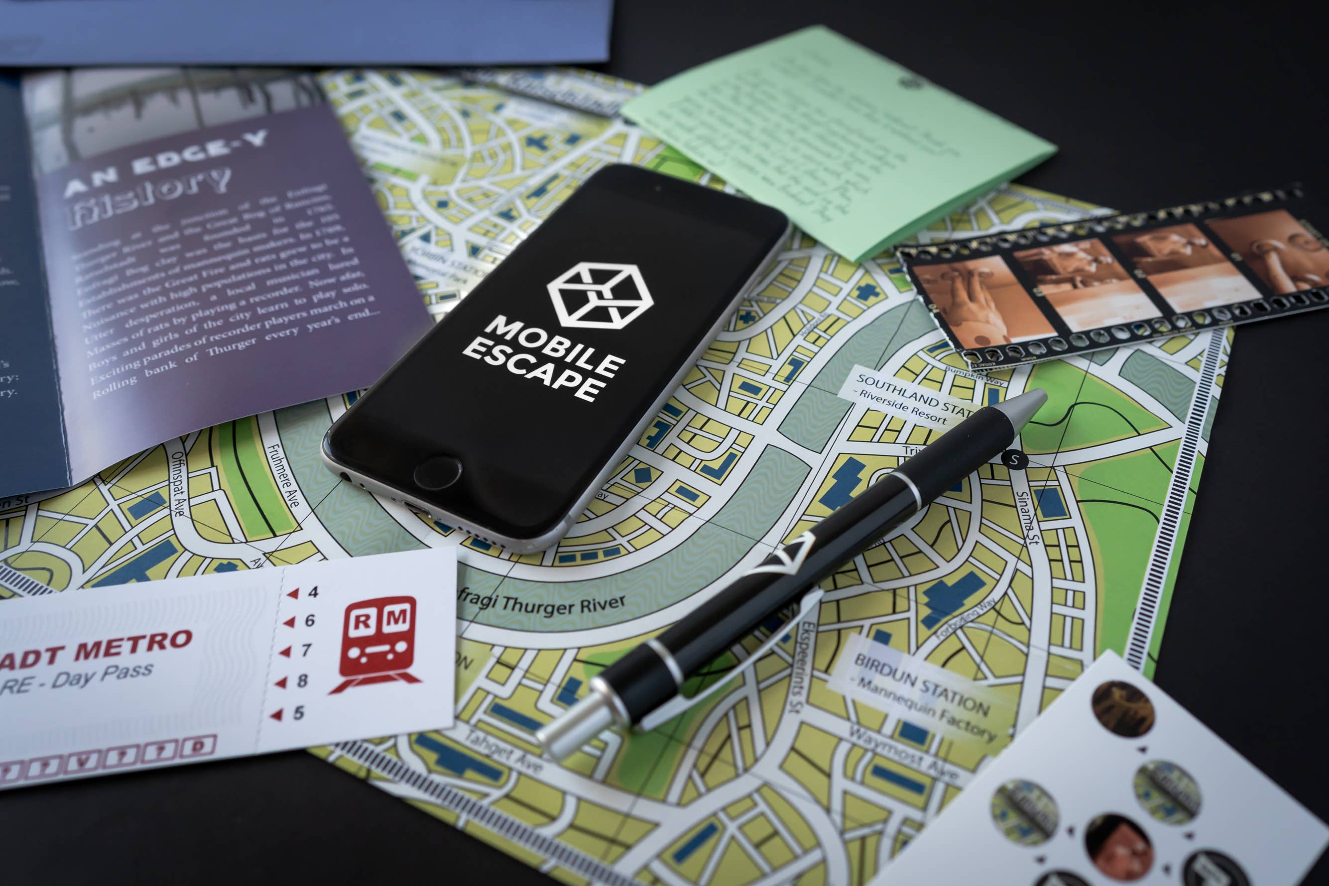 Family Secrets Series: Episode 8 – Metro Madness game by Rätselstadt.
