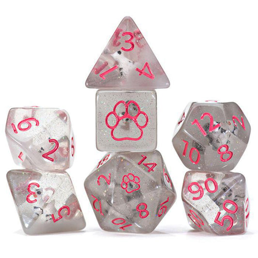 7-Set Cube Inclusion Cat Dice with clear resin, kitten figures, red numbers, and paw prints, arranged in a pyramid shape.
