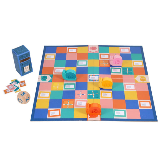 Snail Express board game with snail pieces, cards, large die, and grid-style board.