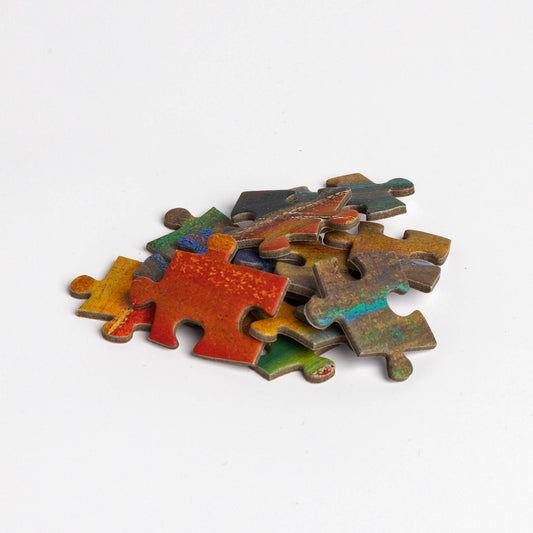 Puzzle - Edvard Munch - Scream pieces scattered on a white background.