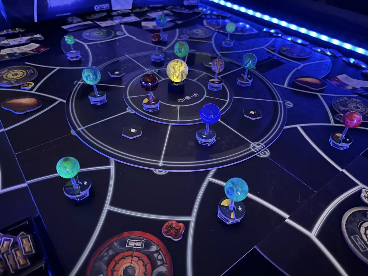 Last Light 4x board game featuring 3D planets, alien factions, and a dark interstellar game board under blue lighting.