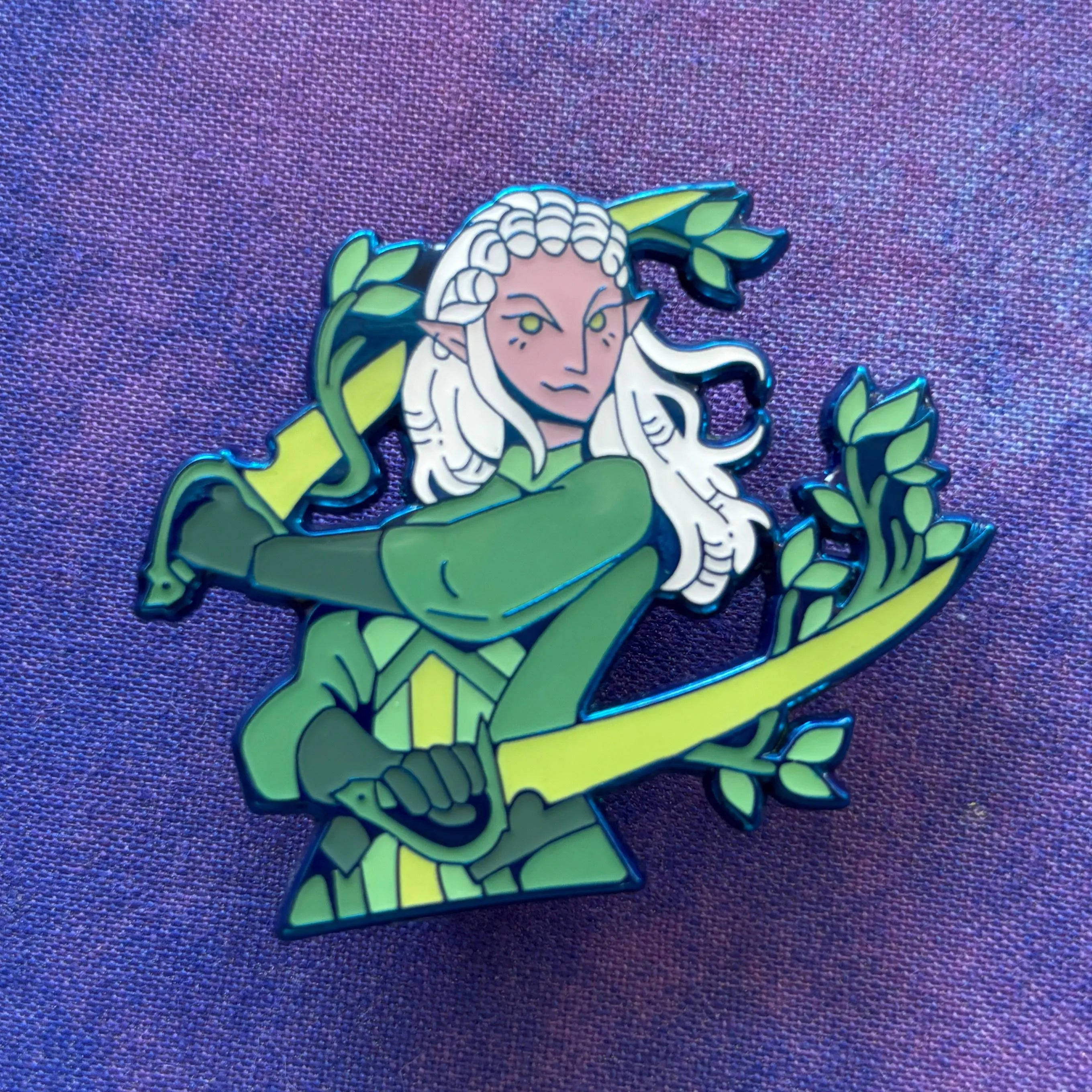 Jaheira Pin depicting a white-haired elf in green with leafy swords.